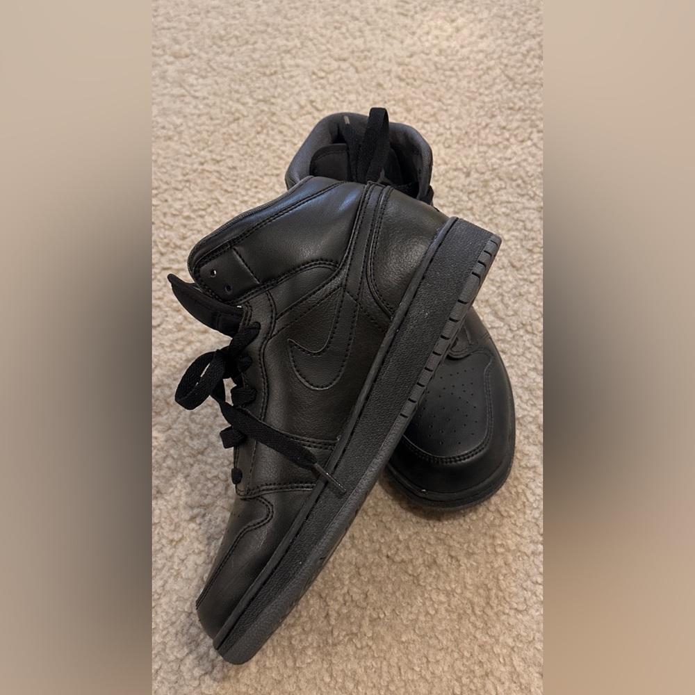 Nike Air Jordan 1 Mid GS Triple Black